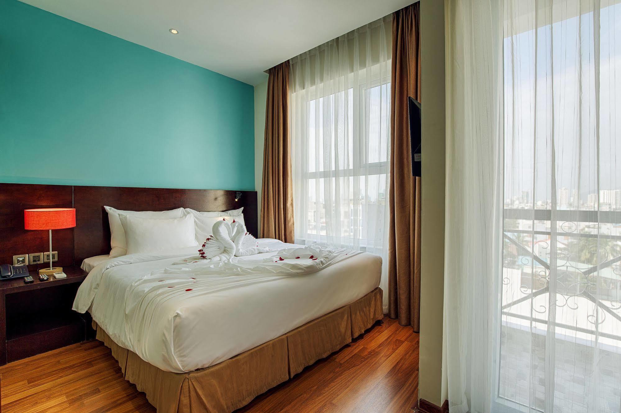 Sofia Suite Hotel Danang Экстерьер фото