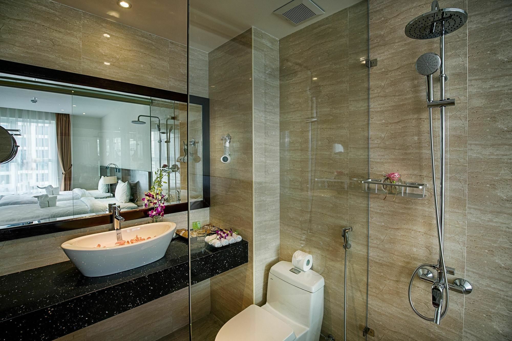 Sofia Suite Hotel Danang Экстерьер фото